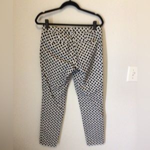 NWT MICHAEL KORS ANKLE OR CROP BLACK AND WHITE CHECKED DESIGN.  SIZE 4